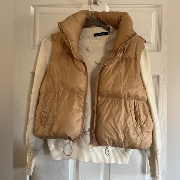Cropped Puffer Vest - Picture 2 of 3